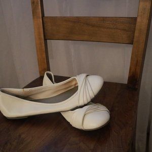 White American Eagle Flats